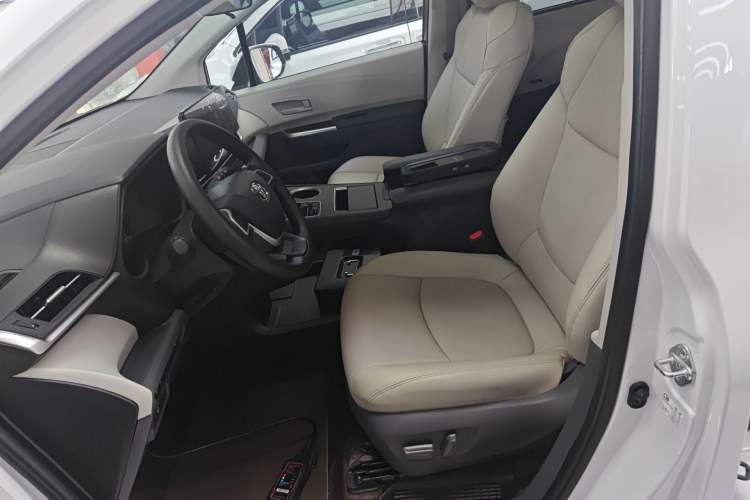 Used Toyota SIENNA 2024 2.5L Hybrid Comfort Edition Left Front Seat