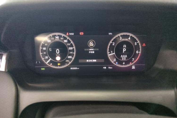 Used Land Rover Discovery Sport 2020 249 PS R-Dynamic Performance Tech Edition 7 Seats Instrument Cluster