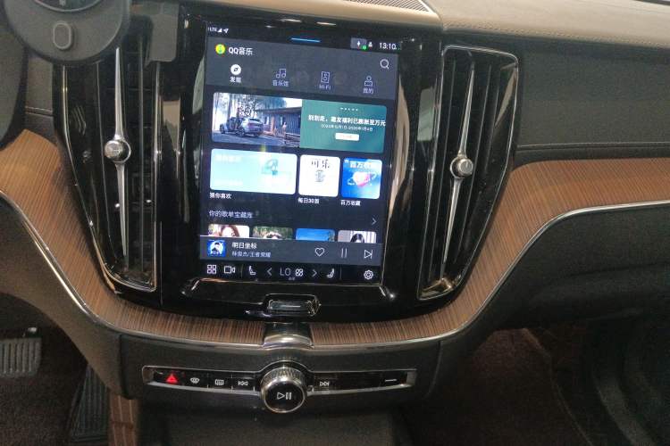 Used Volvo XC60 New Energy 2023 T8 Plug-in Hybrid Long-Range All-Wheel Drive Smart Luxury Edition
