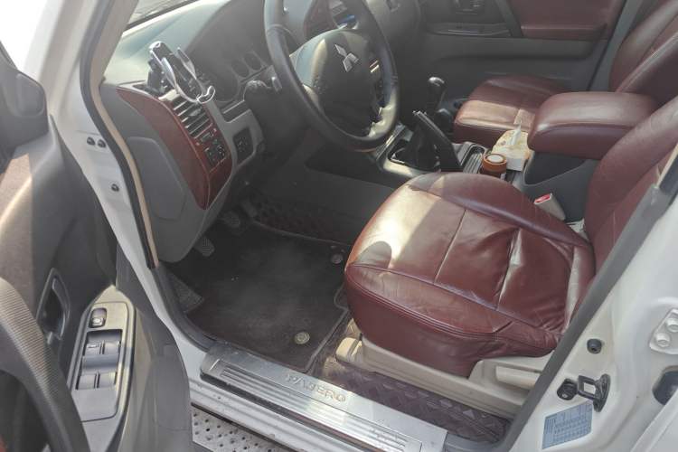Used Mitsubishi Pajero 2011 V73 3.0L MT GL Driver Seat