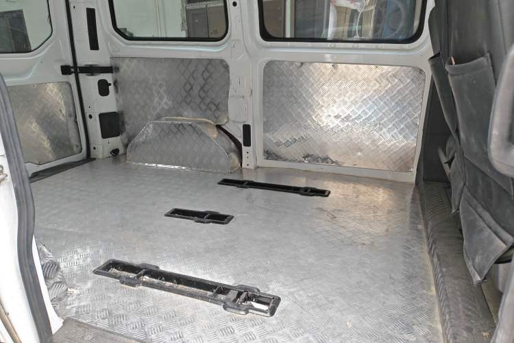 Used Ford Transit 2019 2.0T Gasoline Automatic Multi-Function Commercial Vehicle Short Wheelbase Low Roof 6-Seater China VI Standard Left Rear Seat