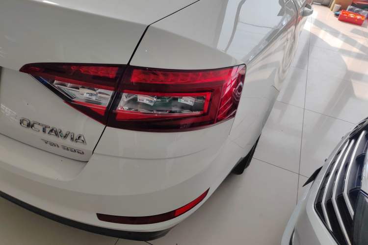 Used Skoda Octavia 2019 TSI230 DSG SmartDrive Comfort Edition China V Standard Right Rear Taillight