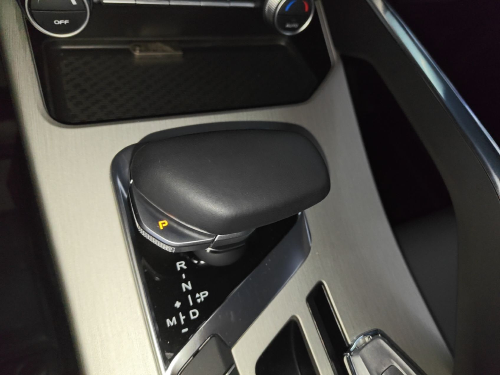 Geely Auto Coolray 2024 1.5T DCT Longteng Edition — снимка 16