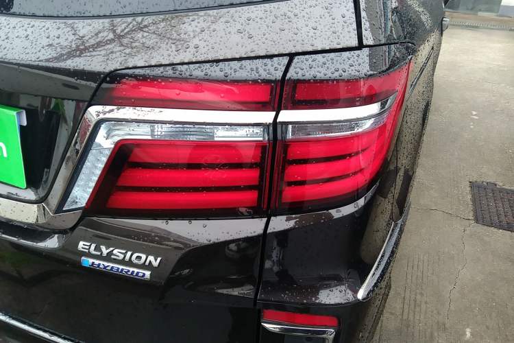 Used Honda Elysion 2019 2.0L Hybrid Supreme Edition Right Rear Taillight