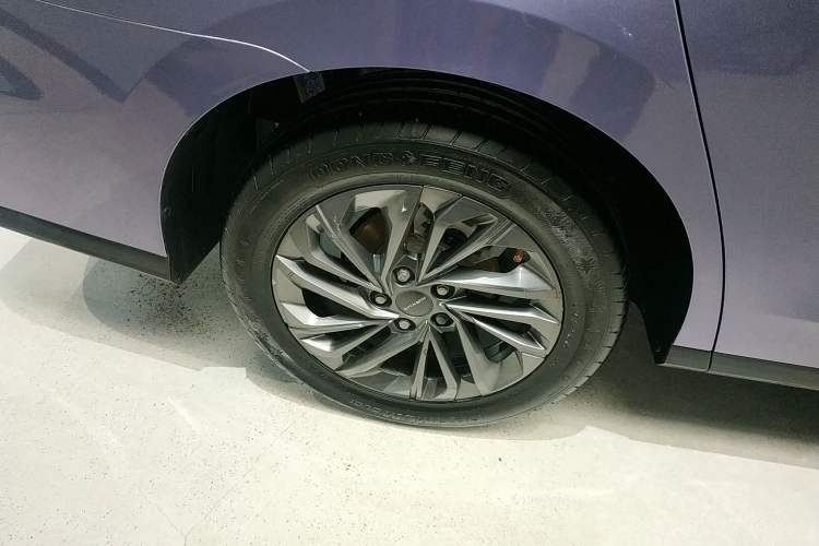 Used SAIC MAXUS G50 2019 1.5T First Edition Automatic Luxury Version 7 Seats Right Rear Wheel Hub