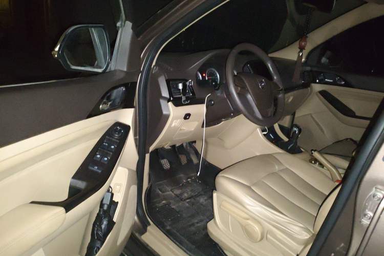 Used Baojun 730 2014 1.5L manual Comfort version 7 seats
