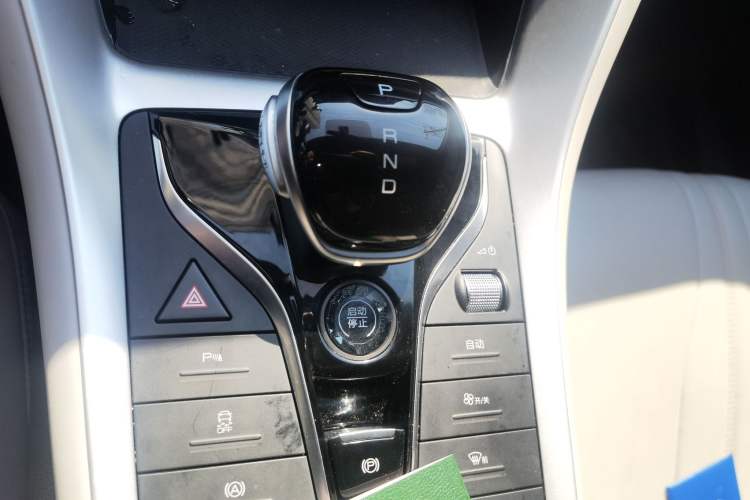 Used BYD Song Pro New Energy 2024 HONOR Edition DM-i 71KM Navigation Model Gear Lever