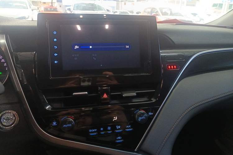 Used Toyota Camry 2023 2.0GVP Premier Edition Audio And AC Panel
