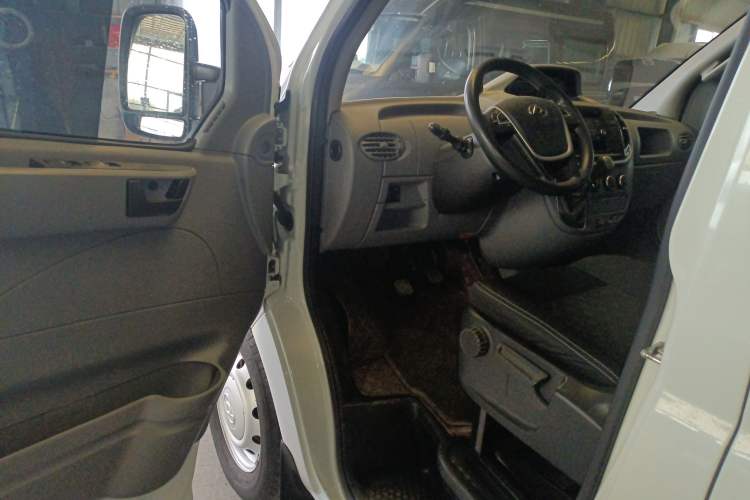 Used SAIC MAXUS Xintu V80 2021 2.0T Manual Classic Aoyuntong Short Wheelbase Ultra-Low Roof 7/8/9-Seater