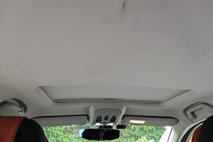 Used Haval H2 2016 Red-Label 1.5T Automatic Two-Wheel Drive Luxury Model Headliner