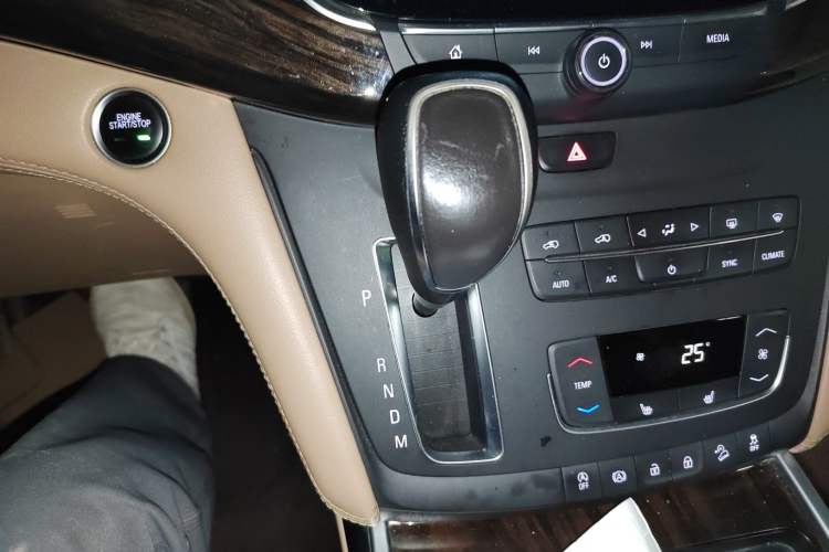 Used Buick GL8 2018 ES 28T Premium Model China VI Standard