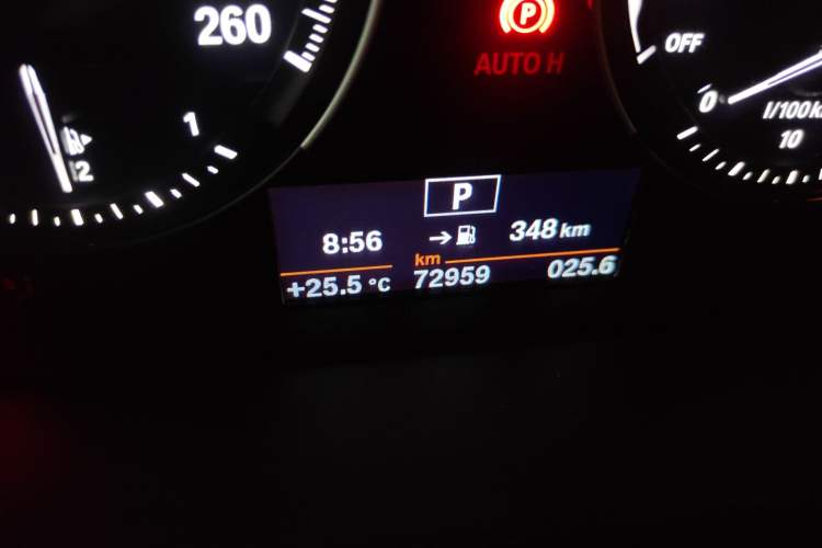 Used BMW 1 Series 2018 118i Fashion Model Odometer Close Up