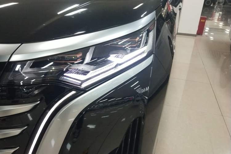 Used Denza D9 2022 DM-i 970 Four-Wheel Drive Flagship Model Left Front Headlight