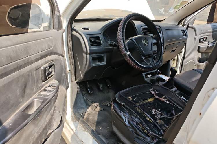 Used Dongfeng Fengon 330 2016 1.5L Manual Enjoyment Model DK15 Driver Seat