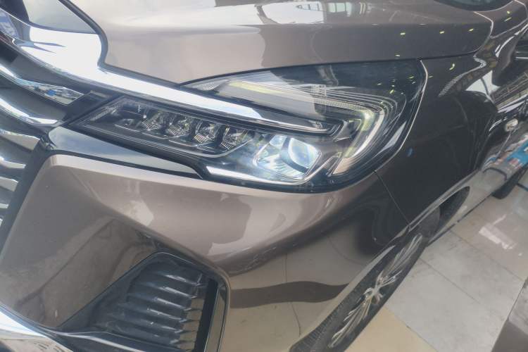 Used Buick GL8 2023 Land Executive Class Comfort Model Left Front Headlight