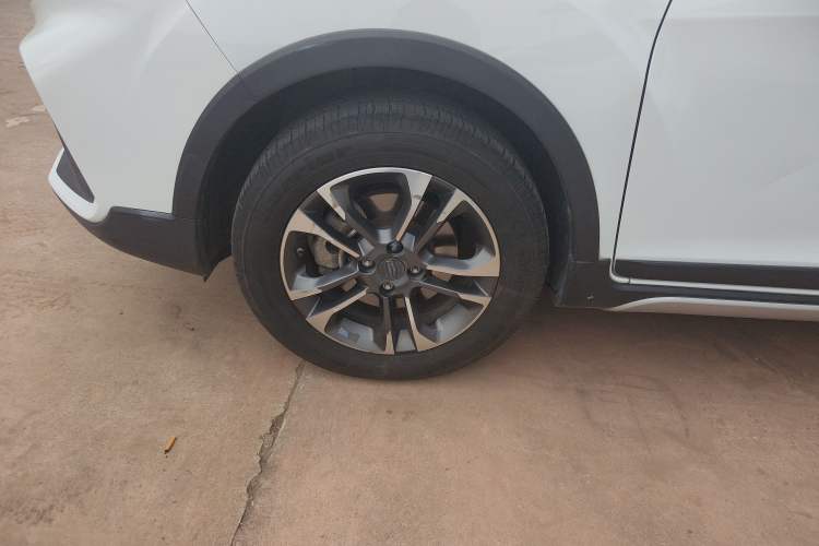 Used Geely Auto Vision X3 2019 Upgraded Model 1.5L Manual Elite Version Left Front Wheel Hub