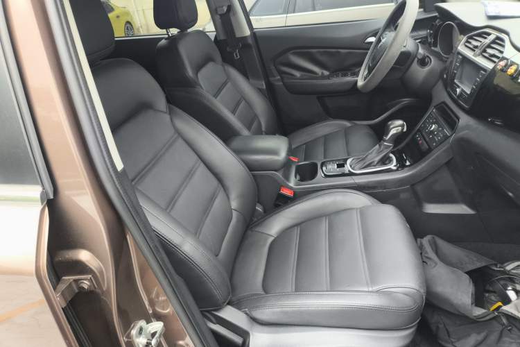 Used MG GS 2015 1.5TGI TST Luxury Edition Right Front Seat