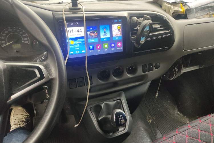 Used JMC Transit 2019 2.8T Commercial Version Long Wheelbase Mid-Roof 6-Seater Rear Single Tire China VI Emission Standard – JX493