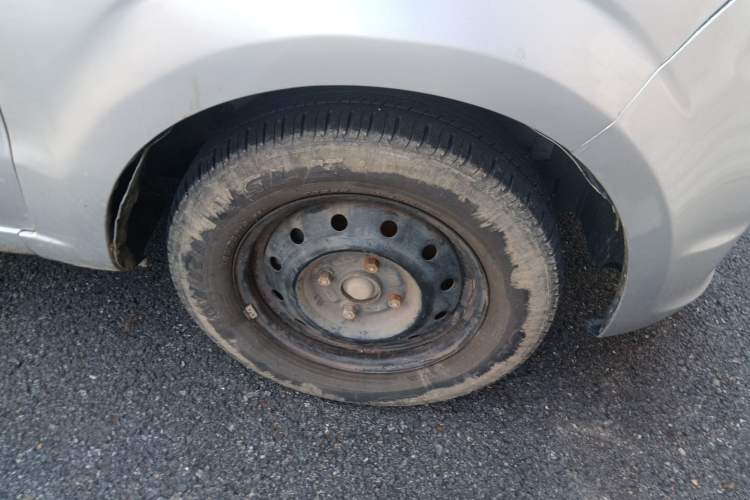 Used BAIC Weiwang M20 2014 1.5L practical type BJ415A Right Front Wheel Hub