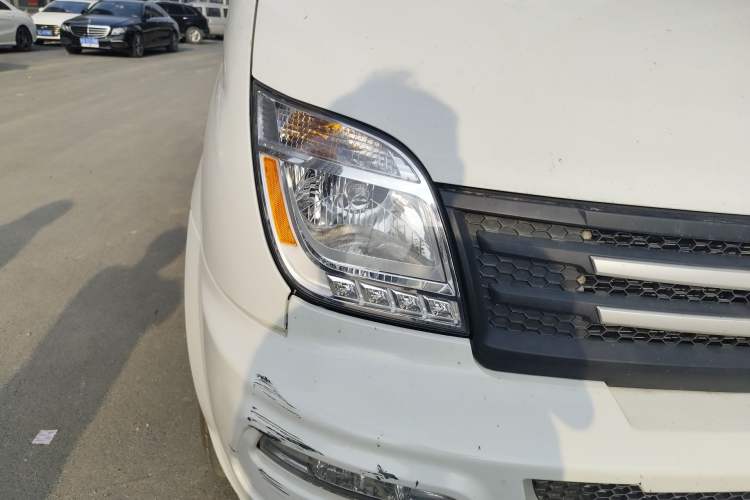 Used SAIC MAXUS Xintu V80 2021 2.0T Manual Classic Aoyuntong Short Wheelbase Mid-Roof 5/6-Seater
