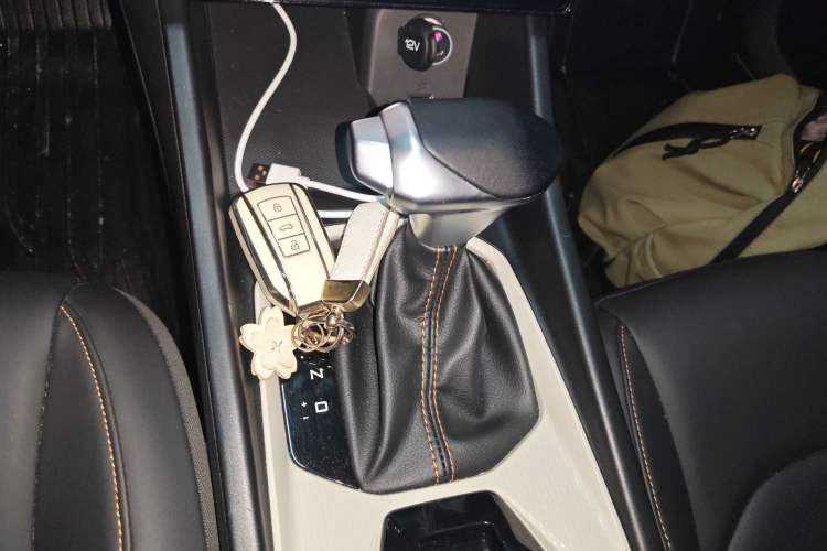 Used Dongfeng Aeolus Yixuan 2023 Mach Edition 1.5L Automatic Chasing Wind Version Gear Lever