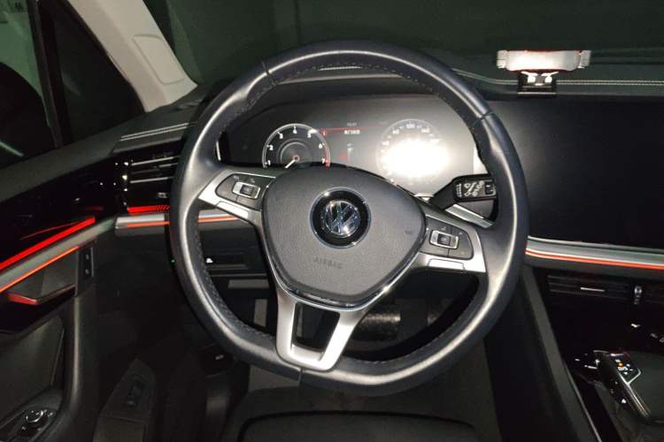 Used Volkswagen Touareg 2020 2.0 TSI RuiShang Edition China VI Standard Steering Wheel