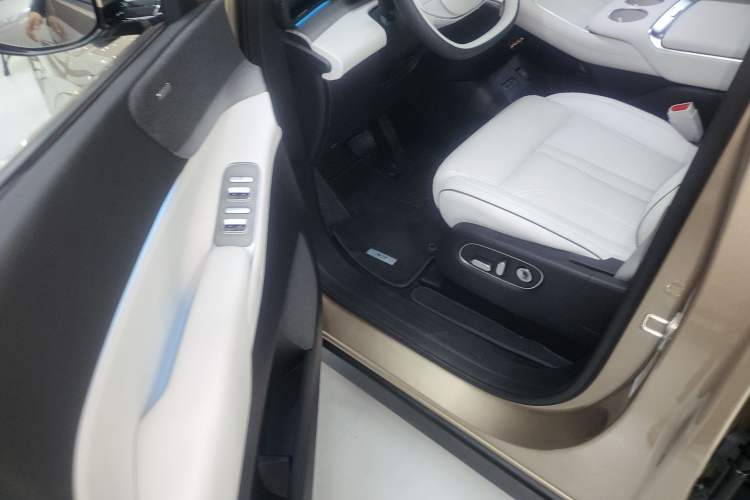 Used XPeng X9 2024 702 Ultra-Long Range Pro