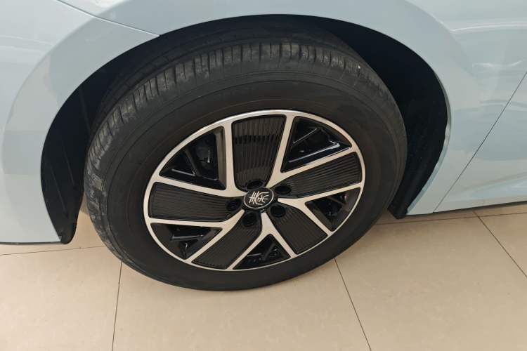 Used BYD Qin L 2024 DM-i 120KM Leading Model Left Front Wheel Hub