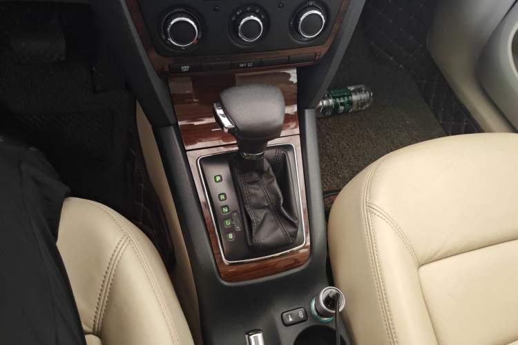 Used Skoda Octavia 2010 1.6L Automatic Yijun Edition Gear Lever