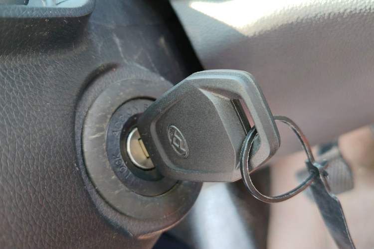 Used SAIC MAXUS EV30 2022 Pure-Electric Smart Logistics Expert with Long Wheelbase Guoxuan
