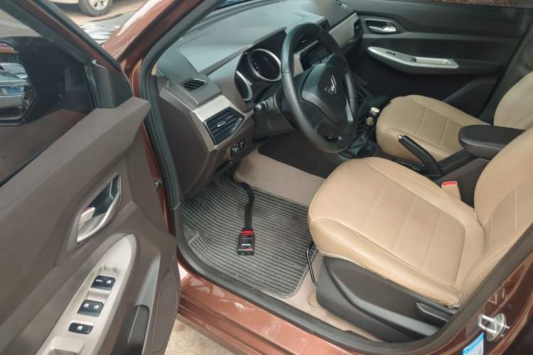 Used Wuling Hongguang 2019 1.5L S Comfort Edition China VI LAR