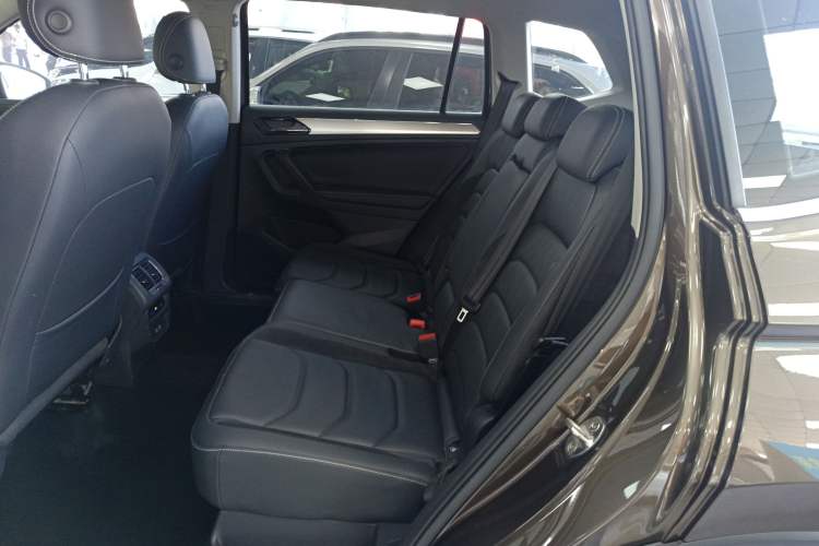 Used Volkswagen Tiguan L 2017 330TSI Automatic Two-Wheel Drive Comfort Edition Left Rear Seat