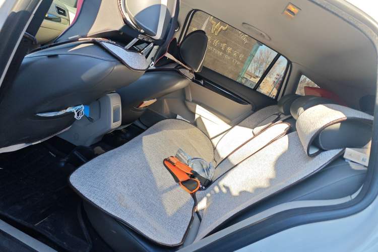 Used Volkswagen Gran Lavida 2013 1.6L Manual Comfort Model
