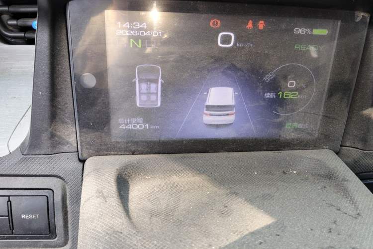 Used Wuling Hongguang MINIEV 2020 Enjoyment Model Lithium Iron Phosphate Odometer Close Up