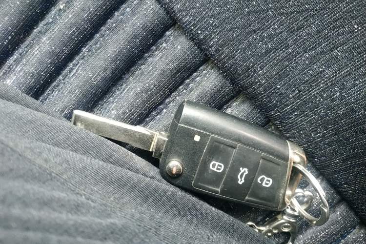 Used Volkswagen Sagitar 2018 1.6L Automatic Fashion Model Vehicle Key