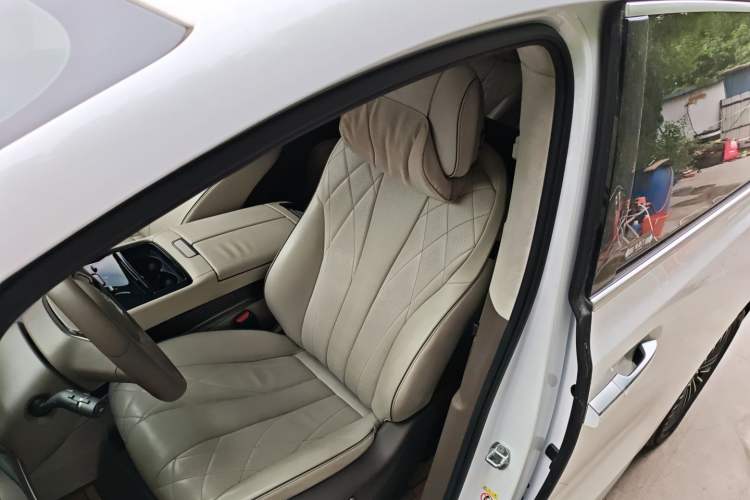 Used Denza D9 2022 DM-i 970 Four-Wheel Drive Flagship Model
