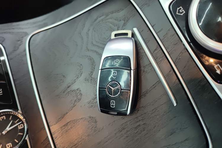 Used Mercedes-Benz E-Class 2018 E 300 L Sporty and Stylish Model