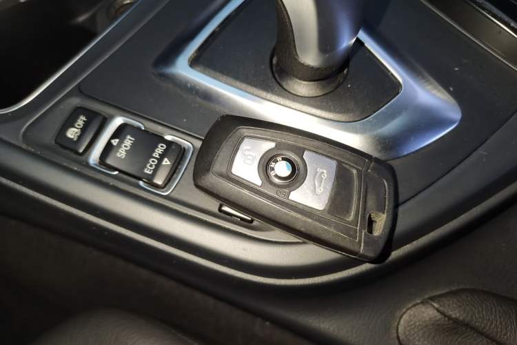 Used BMW 3 Series 2016 320Li Ambition Model
