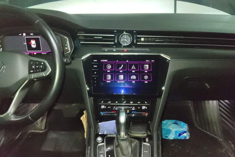 Used Volkswagen Magotan 2020 380TSI DSG Luxury Version Audio And AC Panel