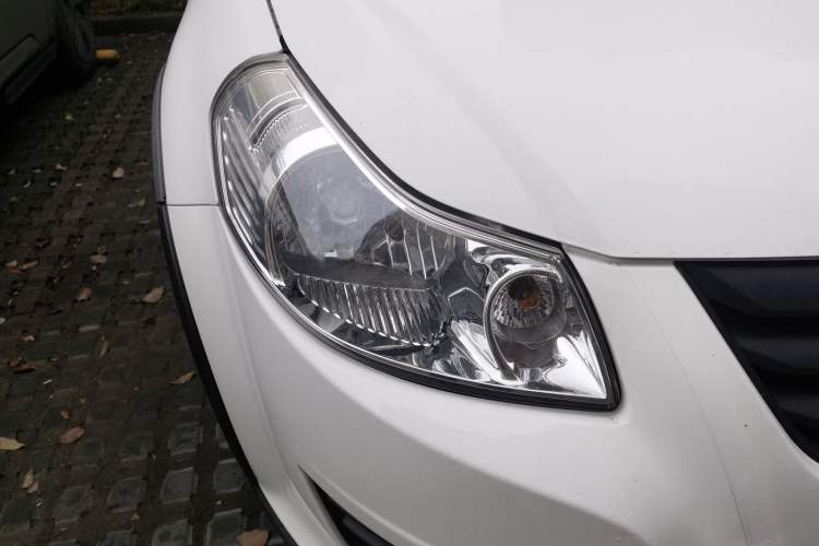 Used Suzuki SX4 2016 1.6L Automatic Classic Edition Right Front Headlight