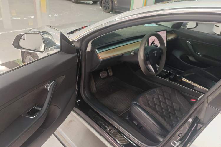 Used Tesla Model 3 2019 Long-Range Rear-Wheel-Drive Version