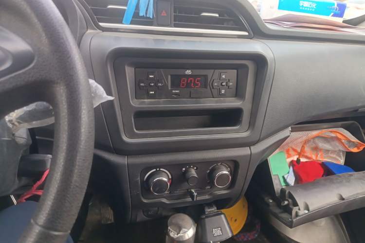 Used CHANGAN KUAYUE Wang X1 2022 1.2L Comfort-Grade Cargo Vehicle Single Cab with Dual Rear Wheels 2990 mm Wheelbase 3.05-Meter Length LJ469Q-AEB Audio And AC Panel