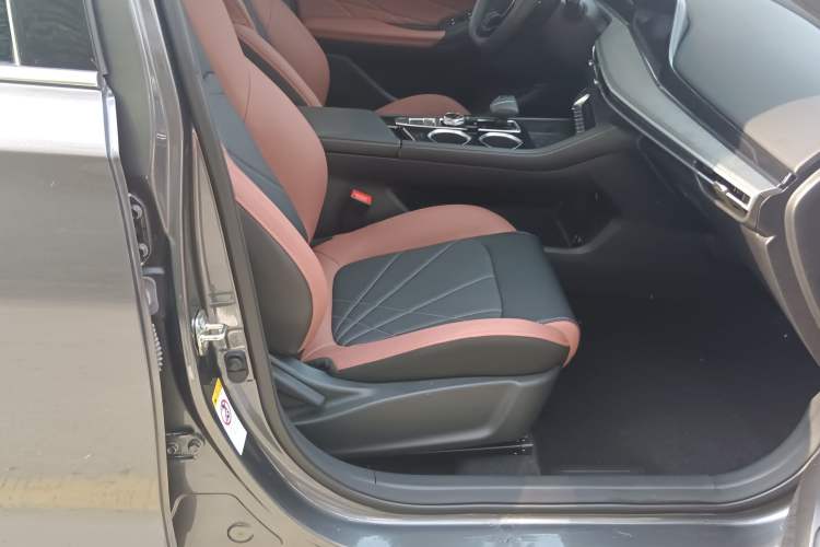 Used CHANGAN Eado 2023 Changan Edition PLUS Blue Whale NE 1.4T GDI DCT Prestige Version Right Front Seat