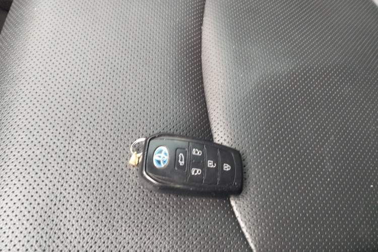 Used Toyota SIENNA 2021 2.5L Hybrid Platinum Edition Vehicle Key