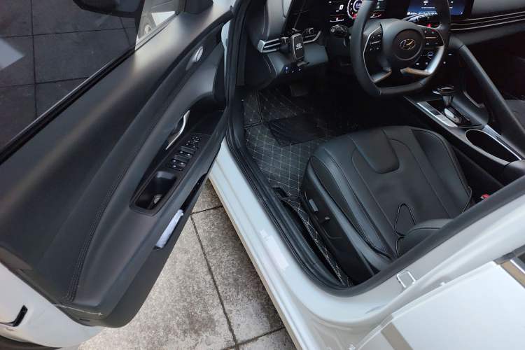 Used Hyundai Elantra 2022 1.5L CVT LUX Prestige Edition
