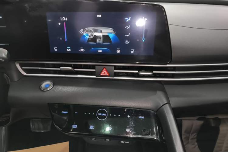 Used Hyundai Elantra 2021 1.5L CVT GLX Elite Edition Audio And AC Panel