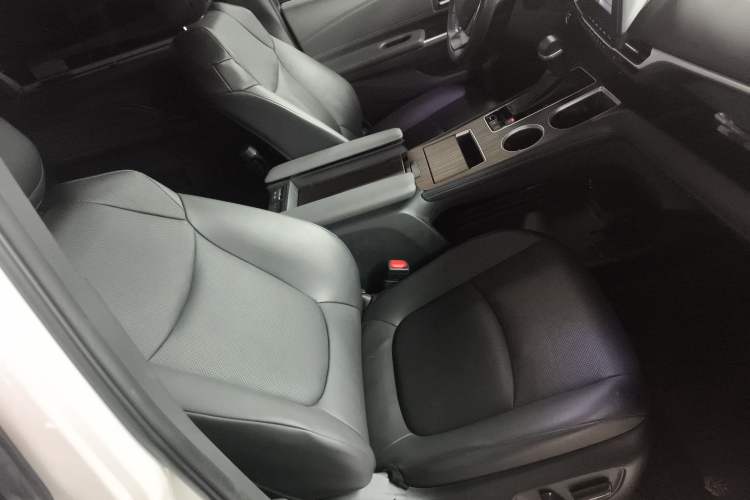 Used Toyota Granvia 2024 2.5L Hybrid Prestige PLUS Edition Right Front Seat