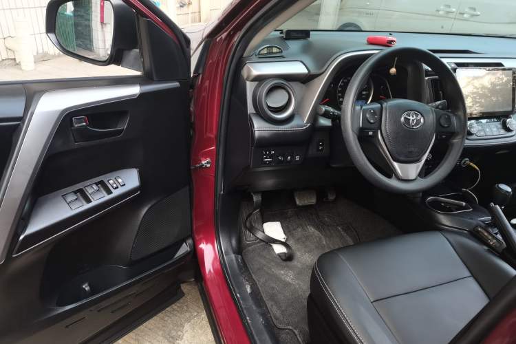 Used Toyota RAV4 2016 2.0L CVT Two-Wheel Drive Fashion Edition China V Standard