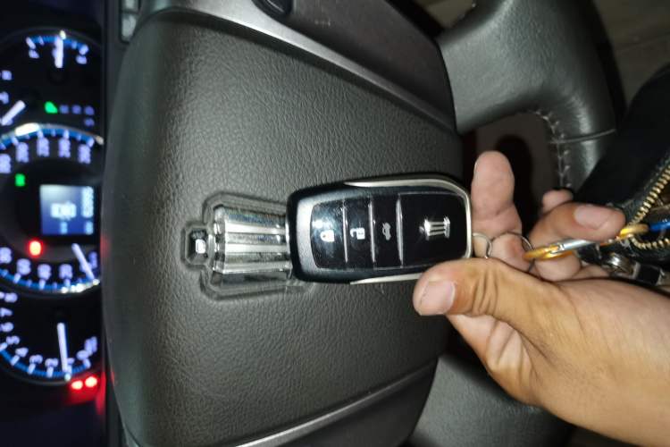 Used Toyota Crown 2012 2.5L Royal Leather Edition
