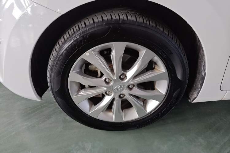 Used Hyundai Elantra (5th Generation / Langdong) 2016 1.6L Automatic Smart Version Left Front Wheel Hub